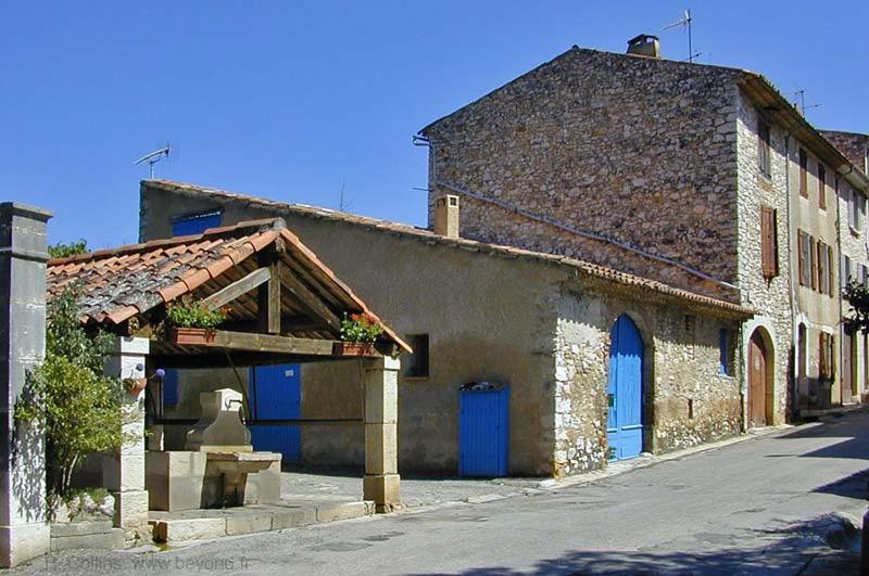 Maison De Village Centre Quinson Exterior photo